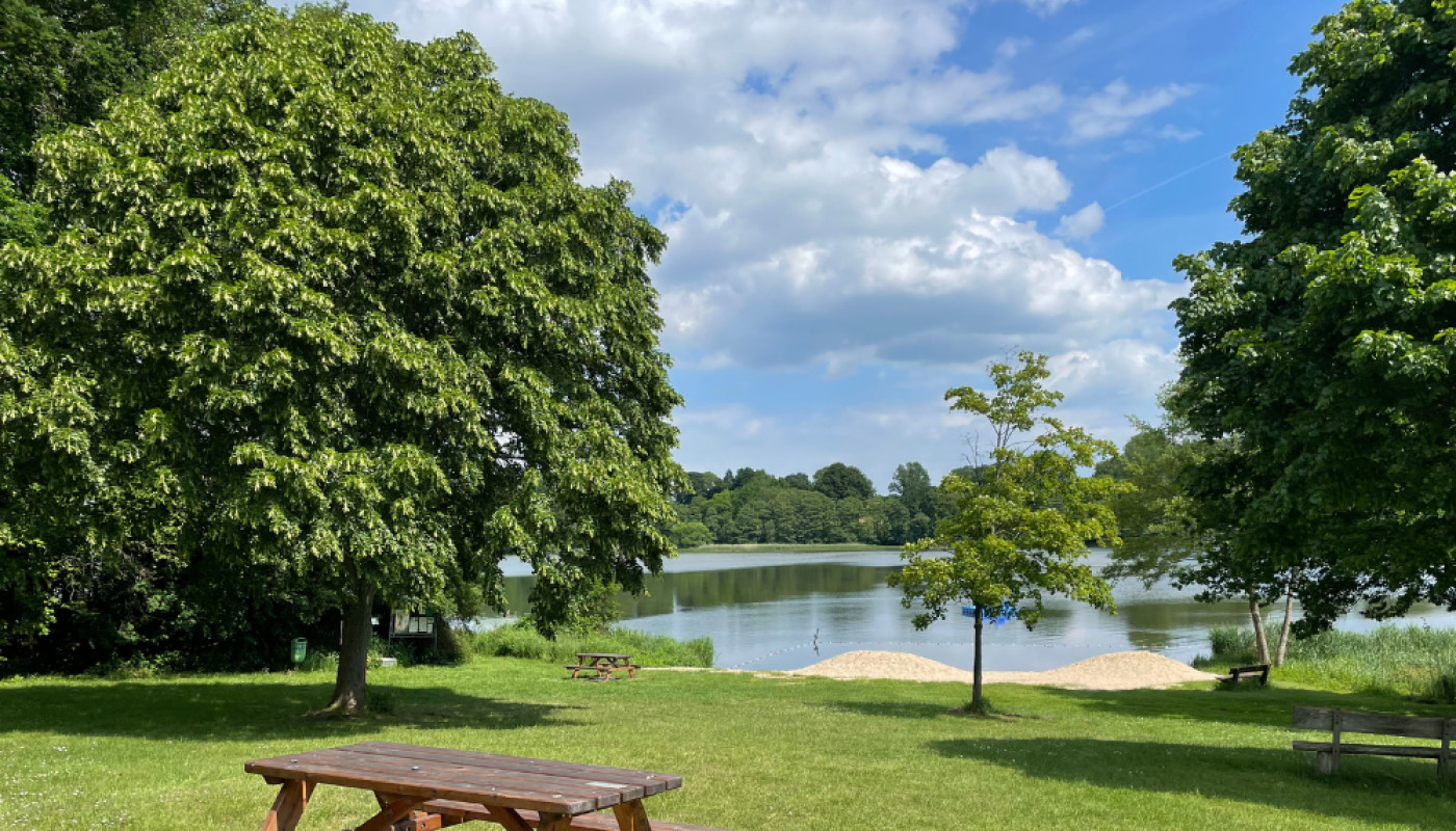 Destinations touristiques - Vacances en Corrèze : séjournez dans cet hôtel idéalement situé en bord de lac !